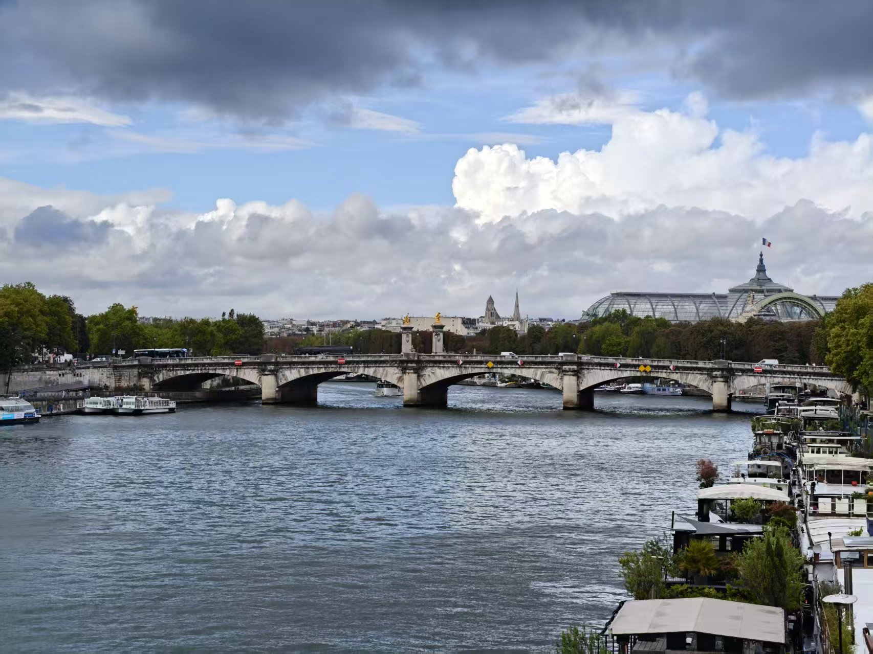 奥赛博物馆窗外